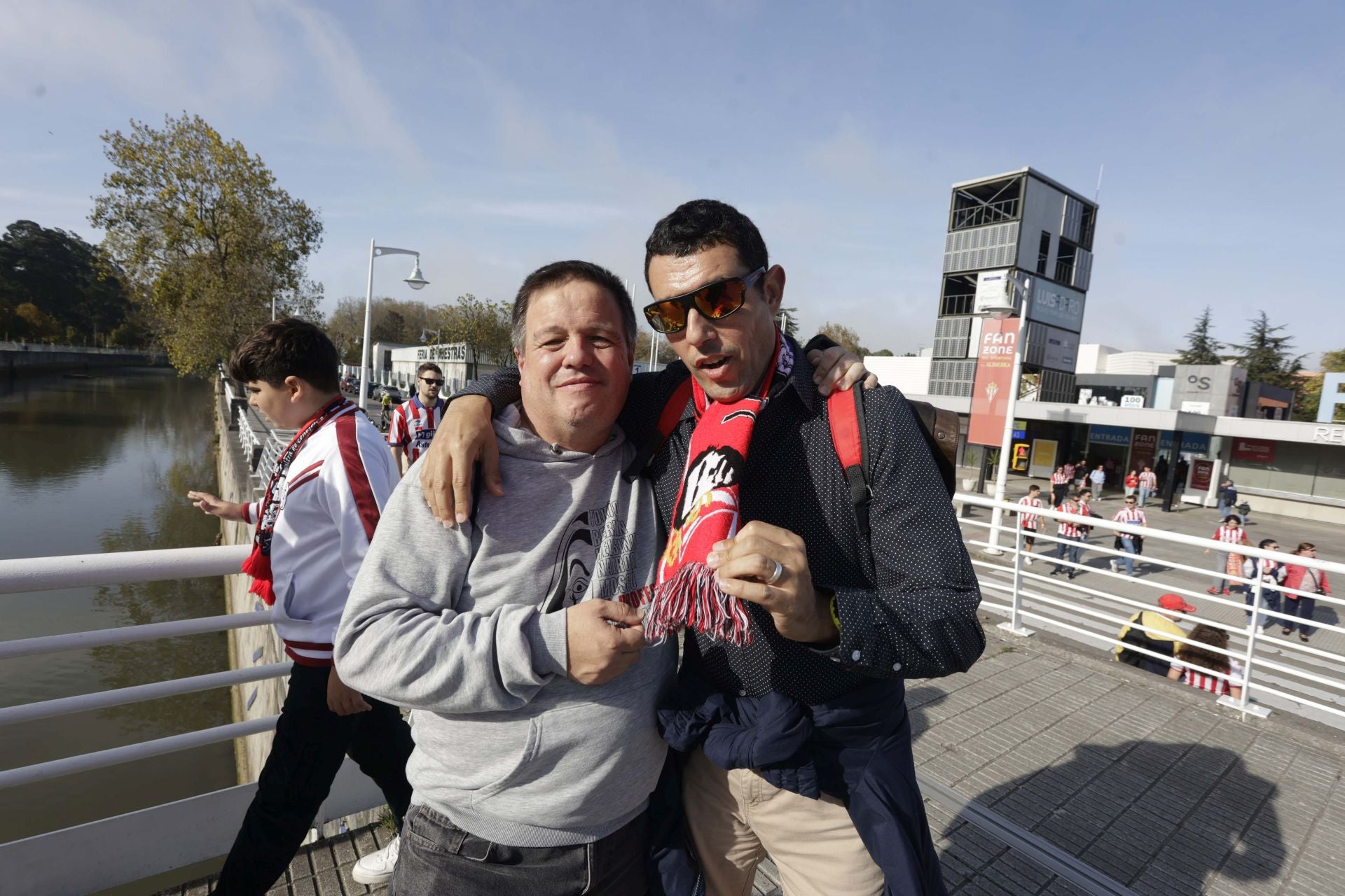 Fotos: ¿Estuviste en el Sporting - Cádiz en El Molinón? ¡Búscate!