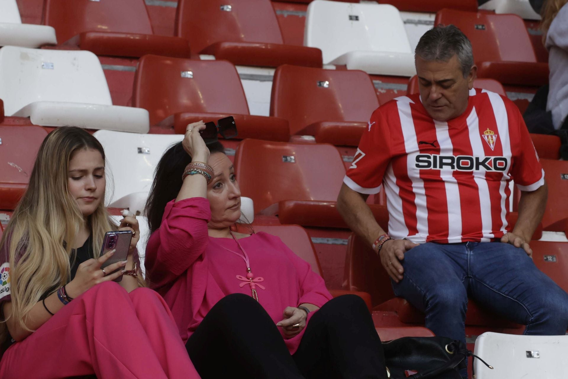 Fotos: ¿Estuviste en el Sporting - Cádiz en El Molinón? ¡Búscate!