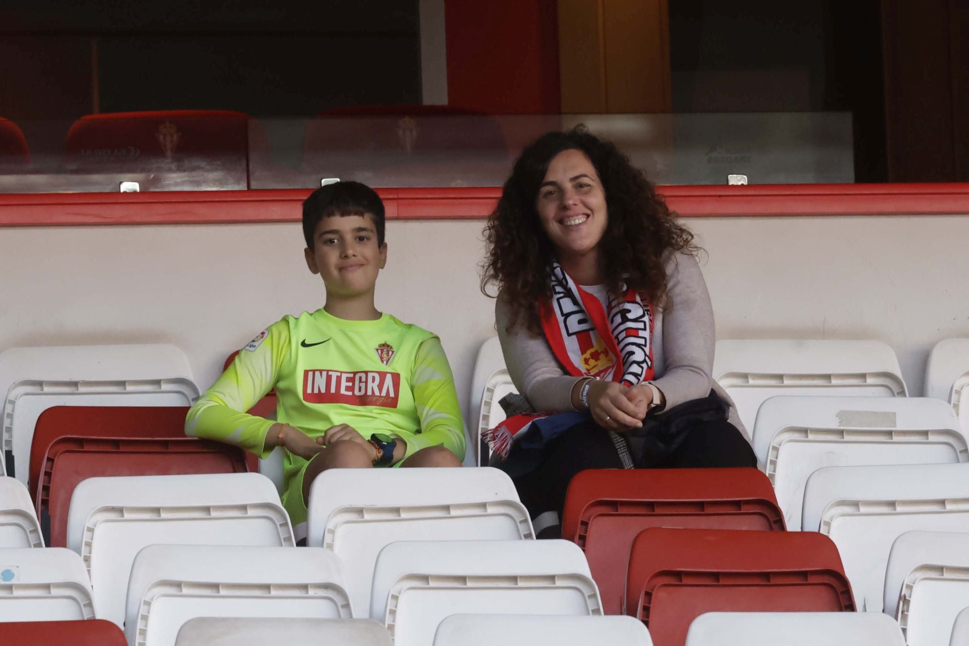 Fotos: ¿Estuviste en el Sporting - Cádiz en El Molinón? ¡Búscate!