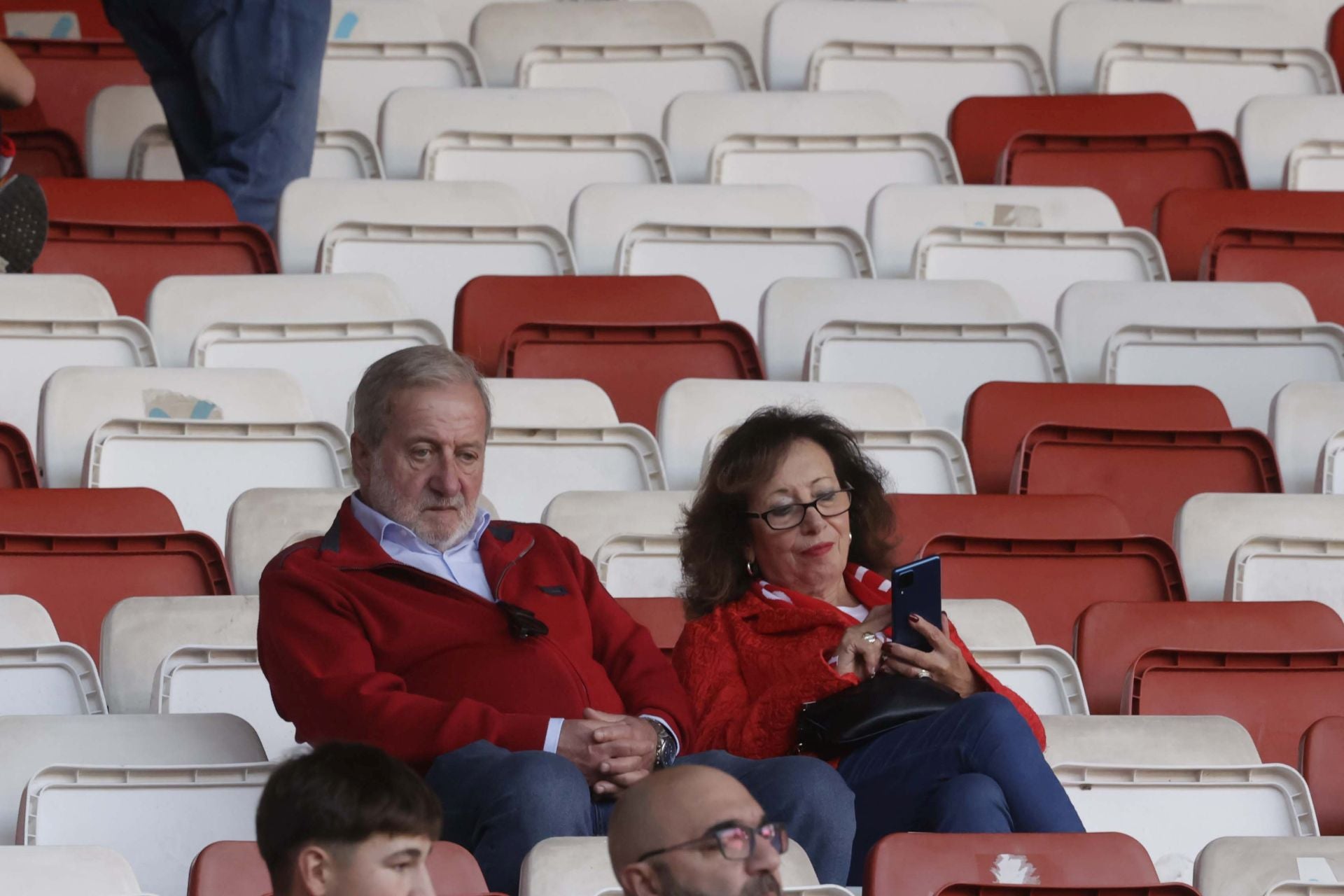 Fotos: ¿Estuviste en el Sporting - Cádiz en El Molinón? ¡Búscate!