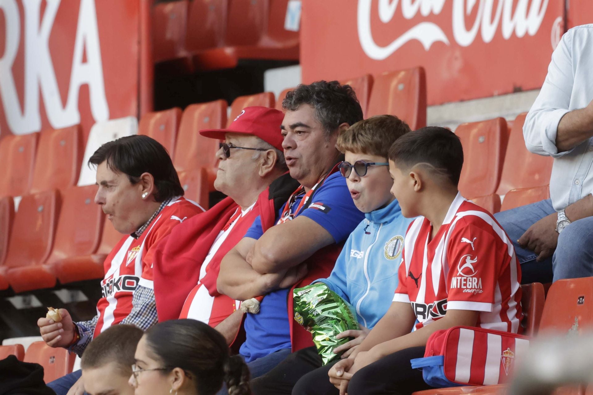 Fotos: ¿Estuviste en el Sporting - Cádiz en El Molinón? ¡Búscate!