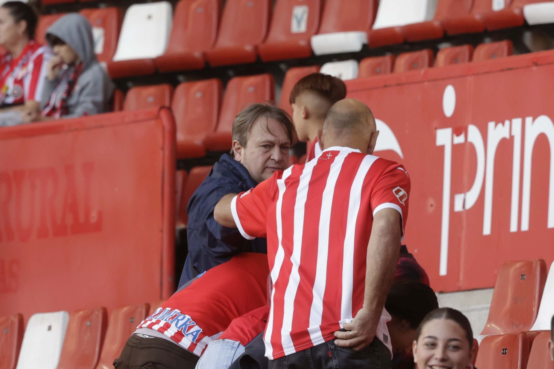 Fotos: ¿Estuviste en el Sporting - Cádiz en El Molinón? ¡Búscate!