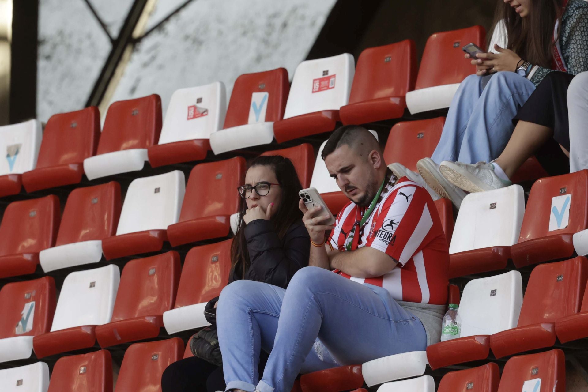 Fotos: ¿Estuviste en el Sporting - Cádiz en El Molinón? ¡Búscate!