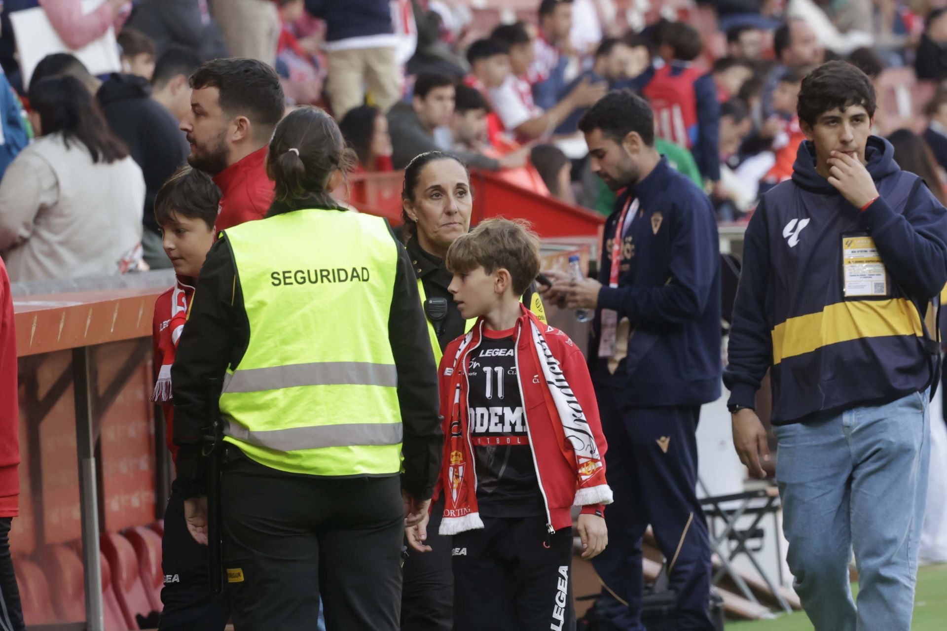 Fotos: ¿Estuviste en el Sporting - Cádiz en El Molinón? ¡Búscate!