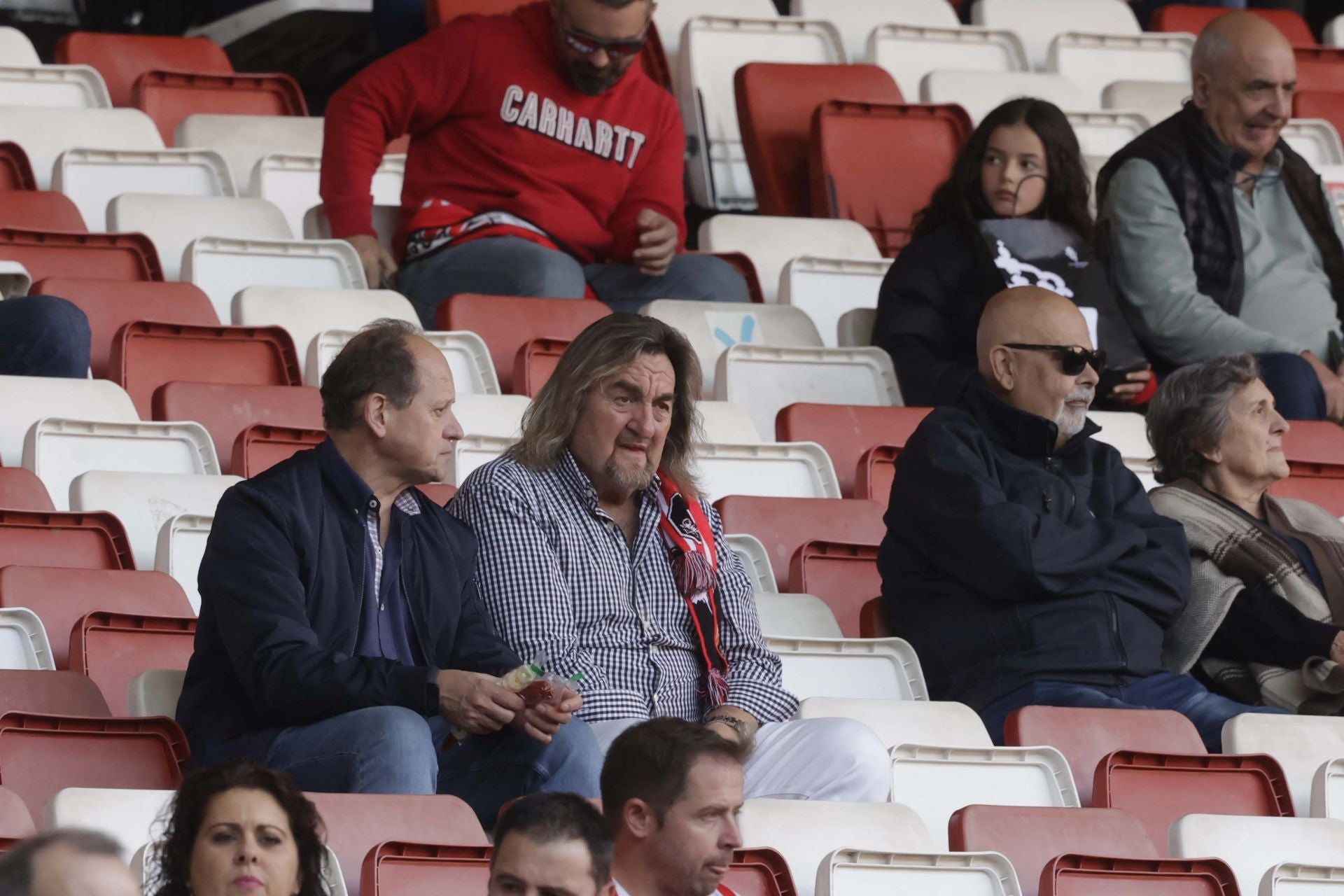 Fotos: ¿Estuviste en el Sporting - Cádiz en El Molinón? ¡Búscate!