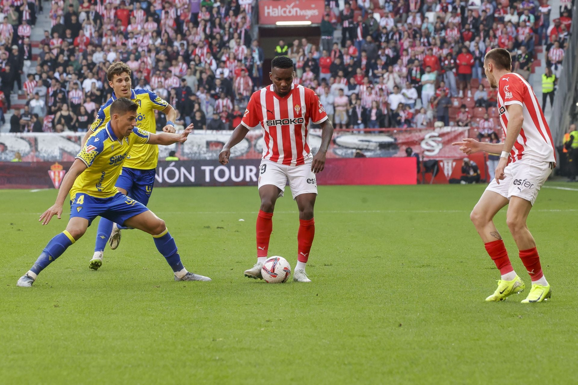 Fotos: Las mejores jugadas del Sporting de Gijón-Cádiz en El Molinón