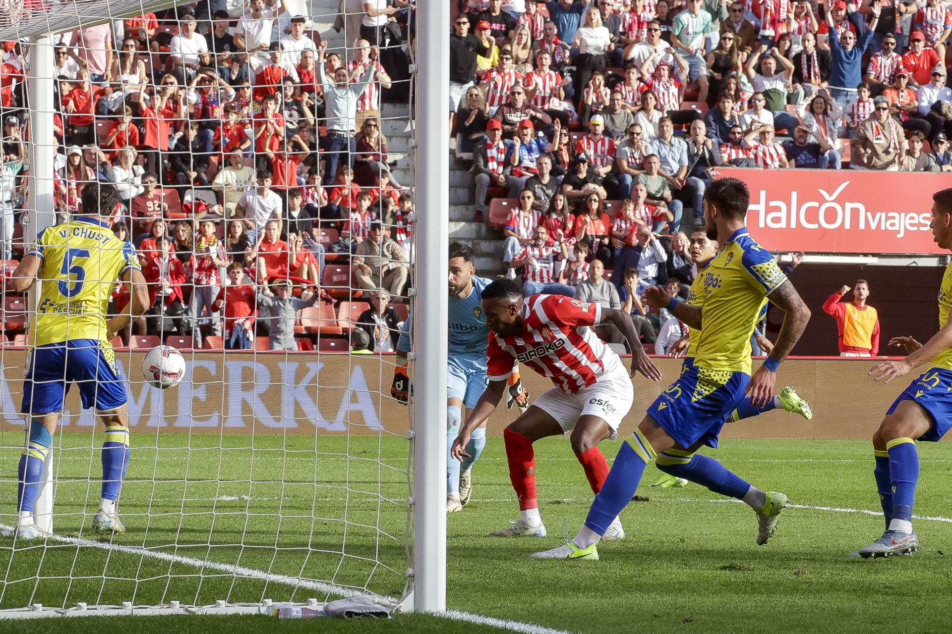 Fotos: Las mejores jugadas del Sporting de Gijón-Cádiz en El Molinón