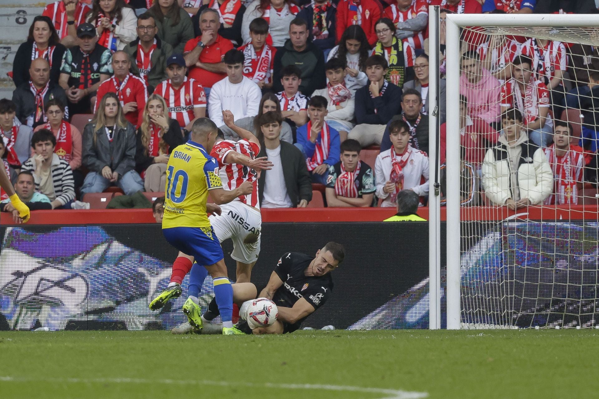 Fotos: Las mejores jugadas del Sporting de Gijón-Cádiz en El Molinón