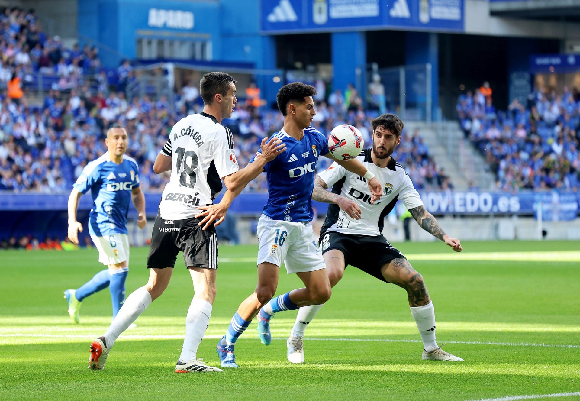 Fotos: Las jugadas del Real Oviedo-Burgos