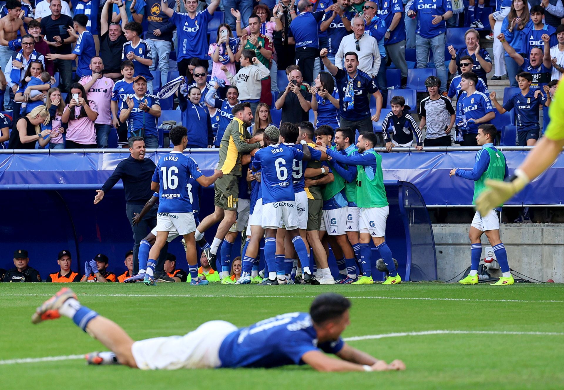 Fotos: Las jugadas del Real Oviedo-Burgos