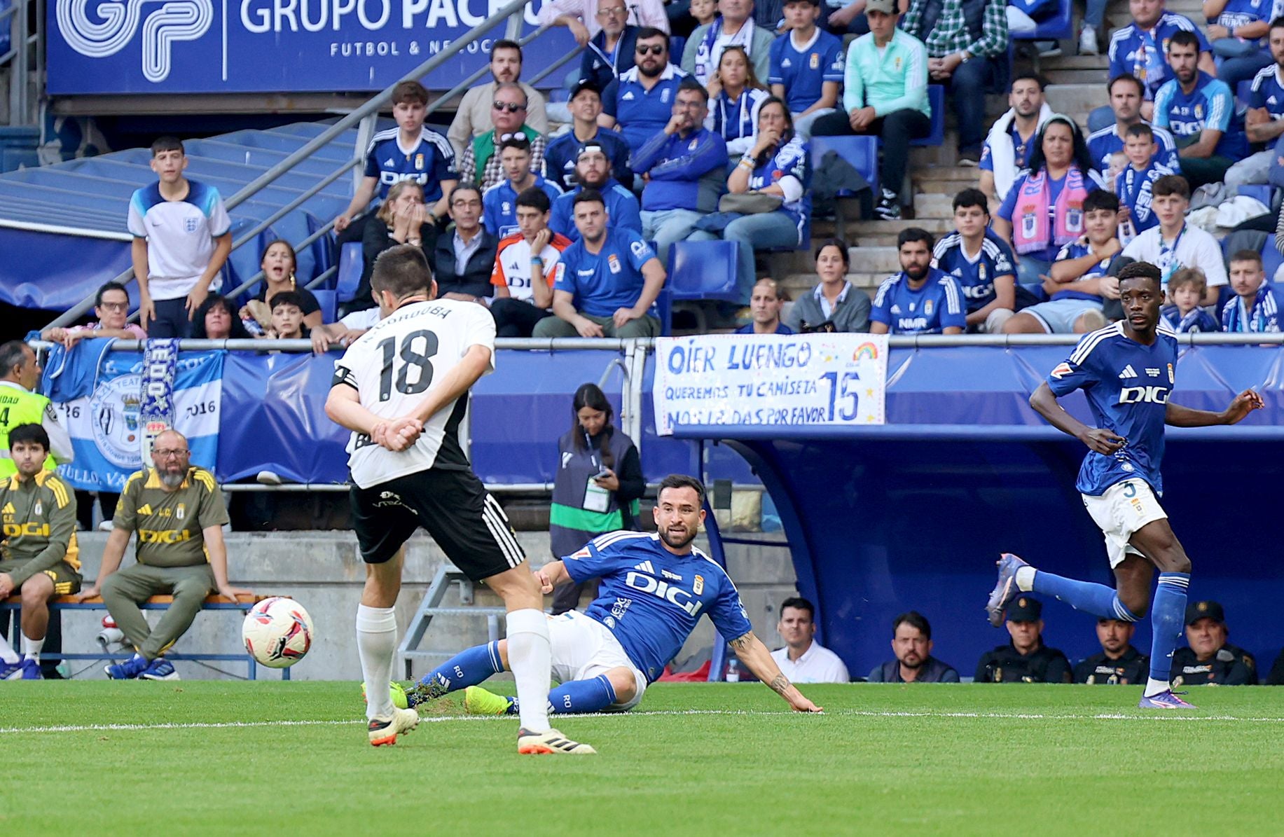 Fotos: Las jugadas del Real Oviedo-Burgos