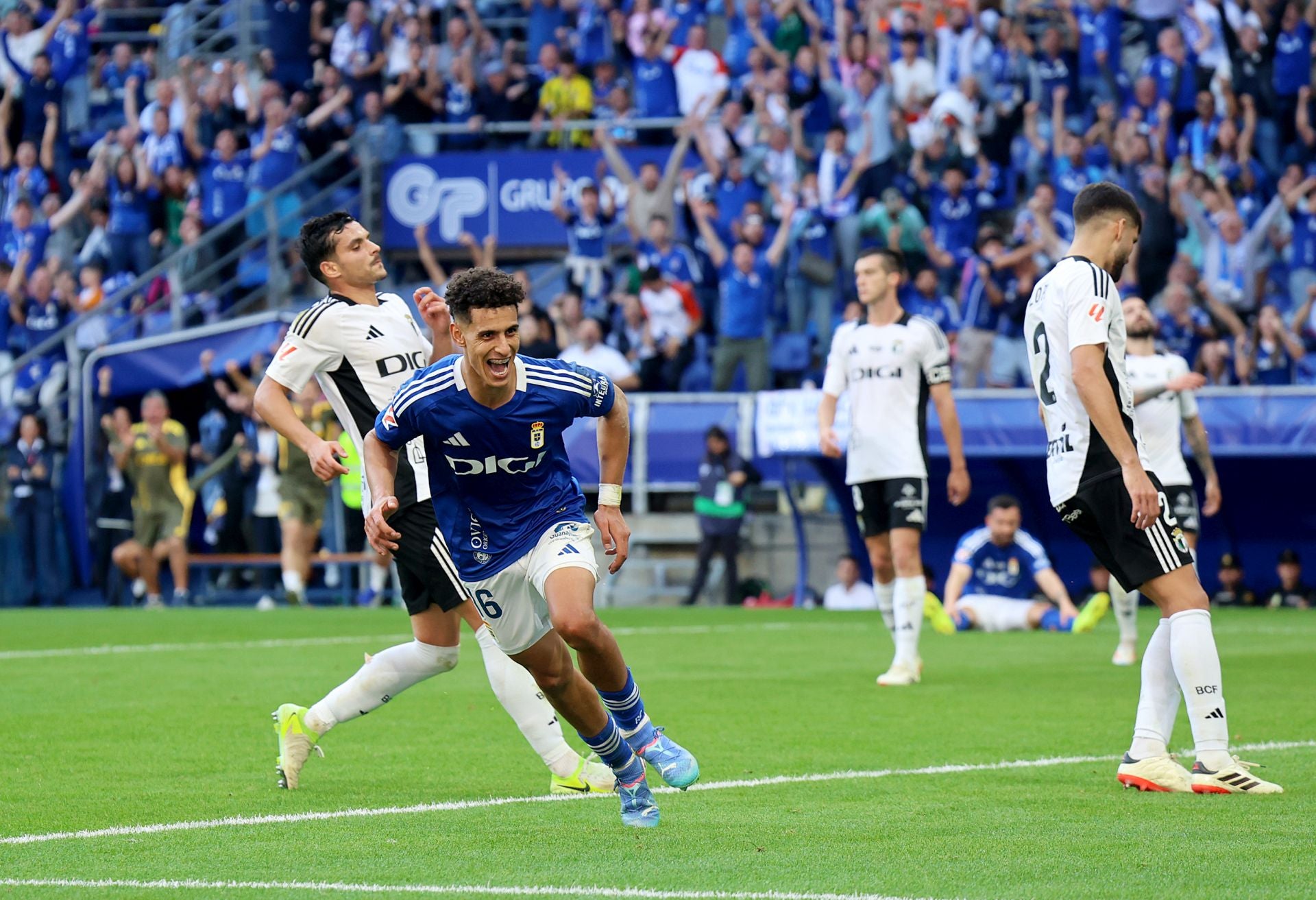 Fotos: Las jugadas del Real Oviedo-Burgos