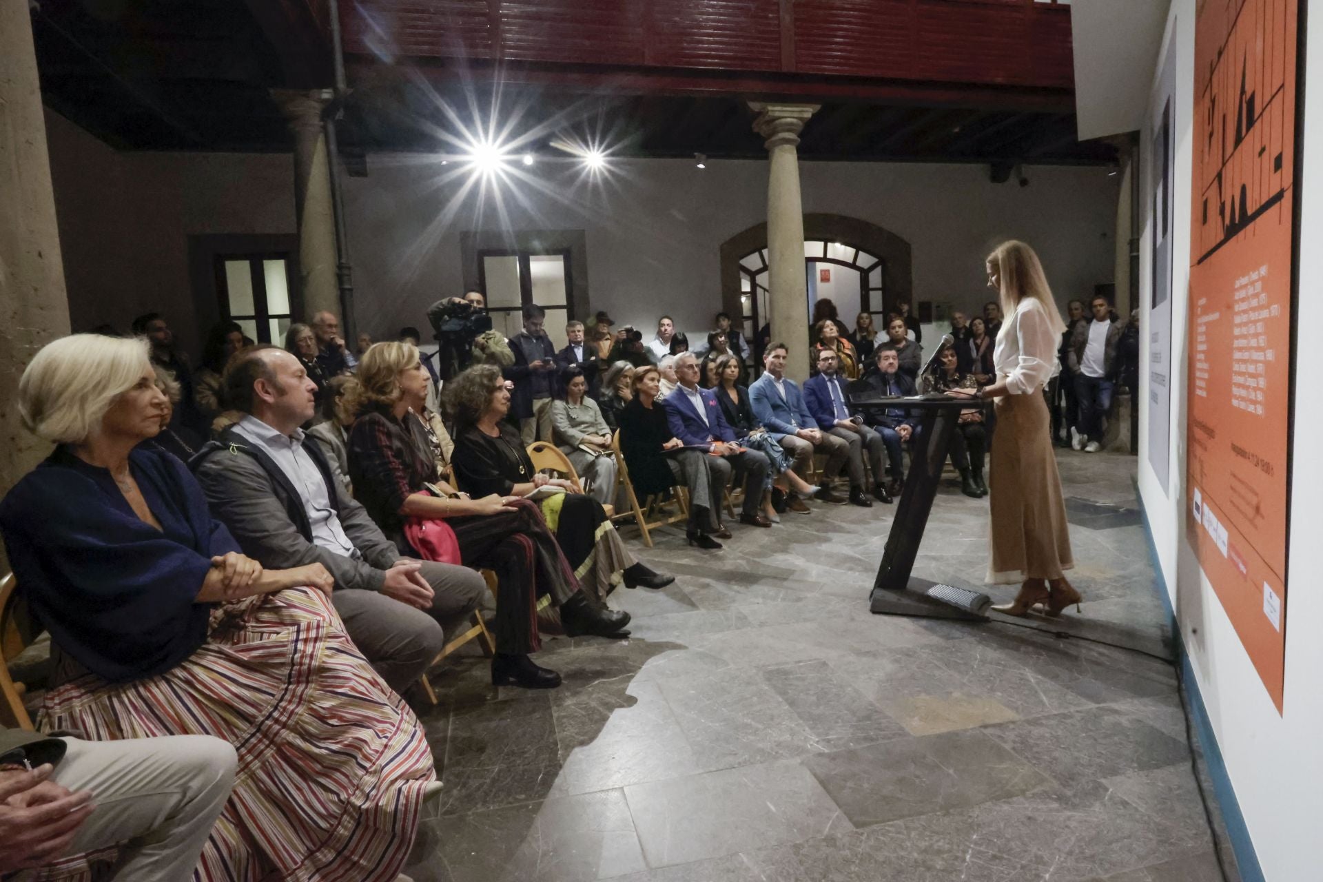 Inauguración de la exposición Entrearte en el palacio de Revillagigedo de Gijón