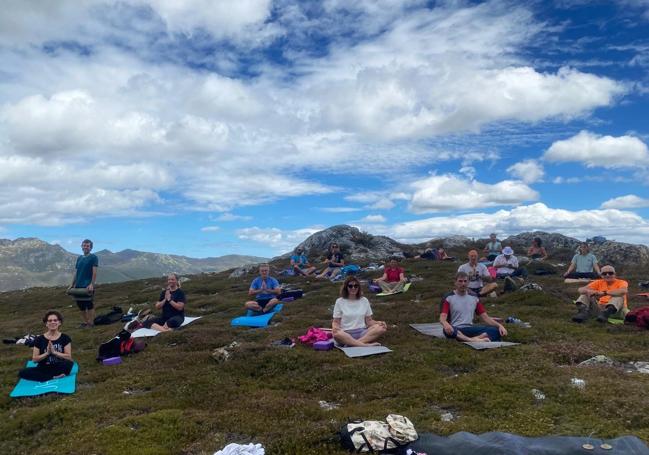 A lo largo del recorrido de la mañana los participantes de la ruta disfrutarán de una clase de yoga al aire libre a cargo de María Ponce