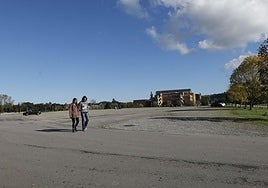 Parcela junto a Marina Civil donde irá la residencia de estudiantes del campus de la Universidad de Oviedo.