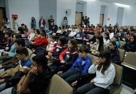 Los alumnos participantes en la jornada del Consejo Municipal de Infantil y Adolescencia