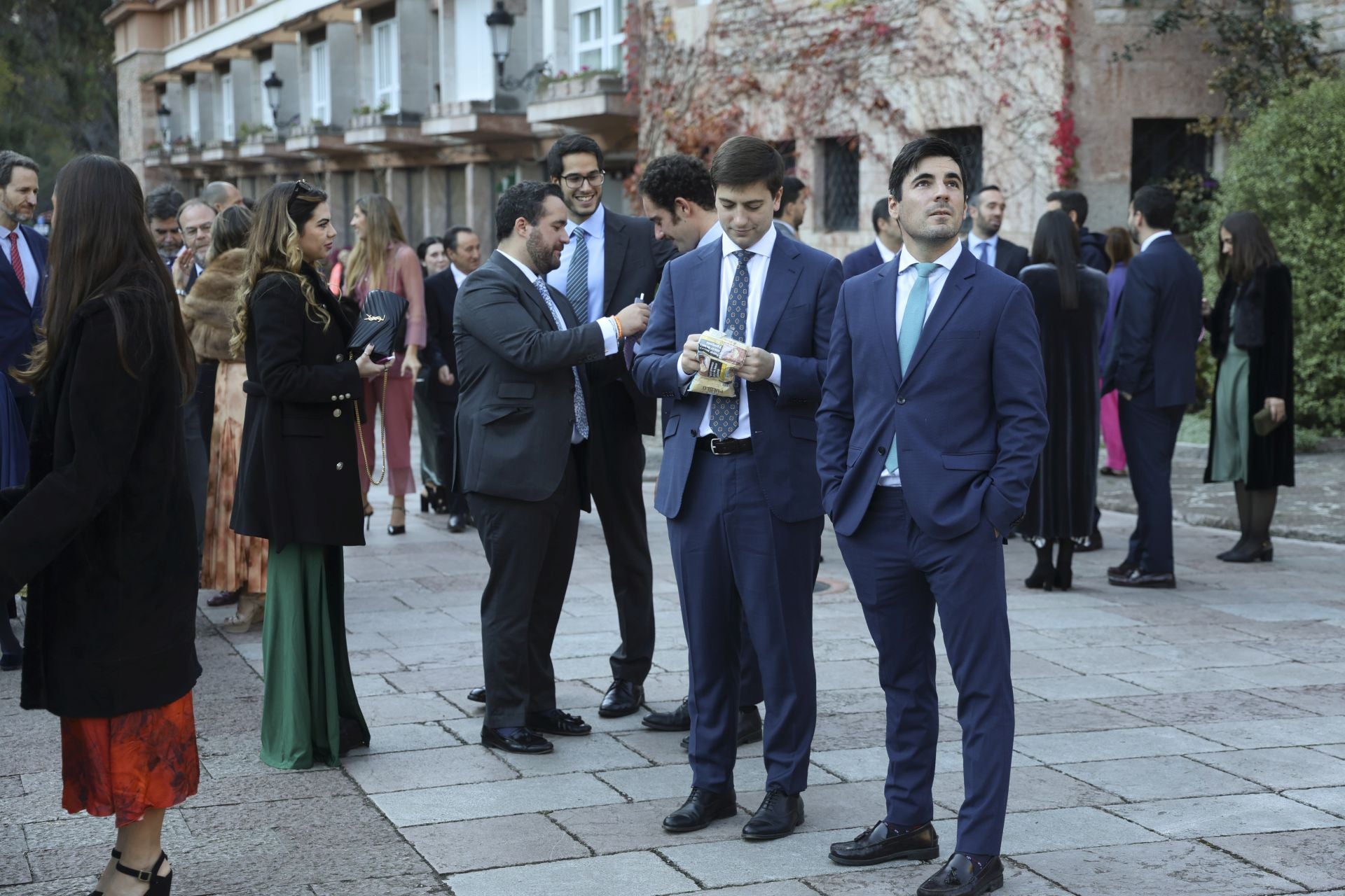 Boda de ensueño en Covadonga: Luz Cano y Alejandro Merino se casan en el Santuario