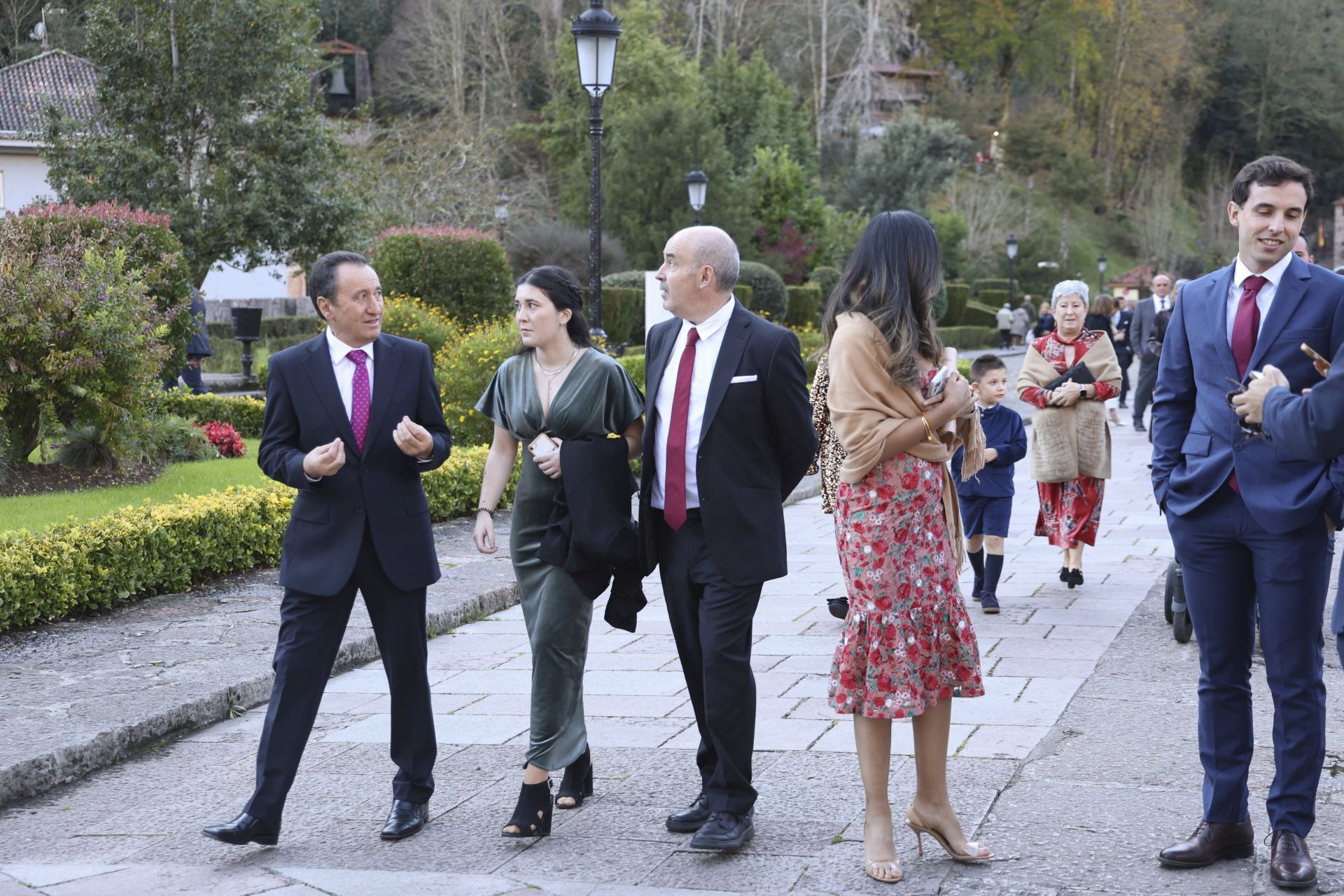 Boda de ensueño en Covadonga: Luz Cano y Alejandro Merino se casan en el Santuario