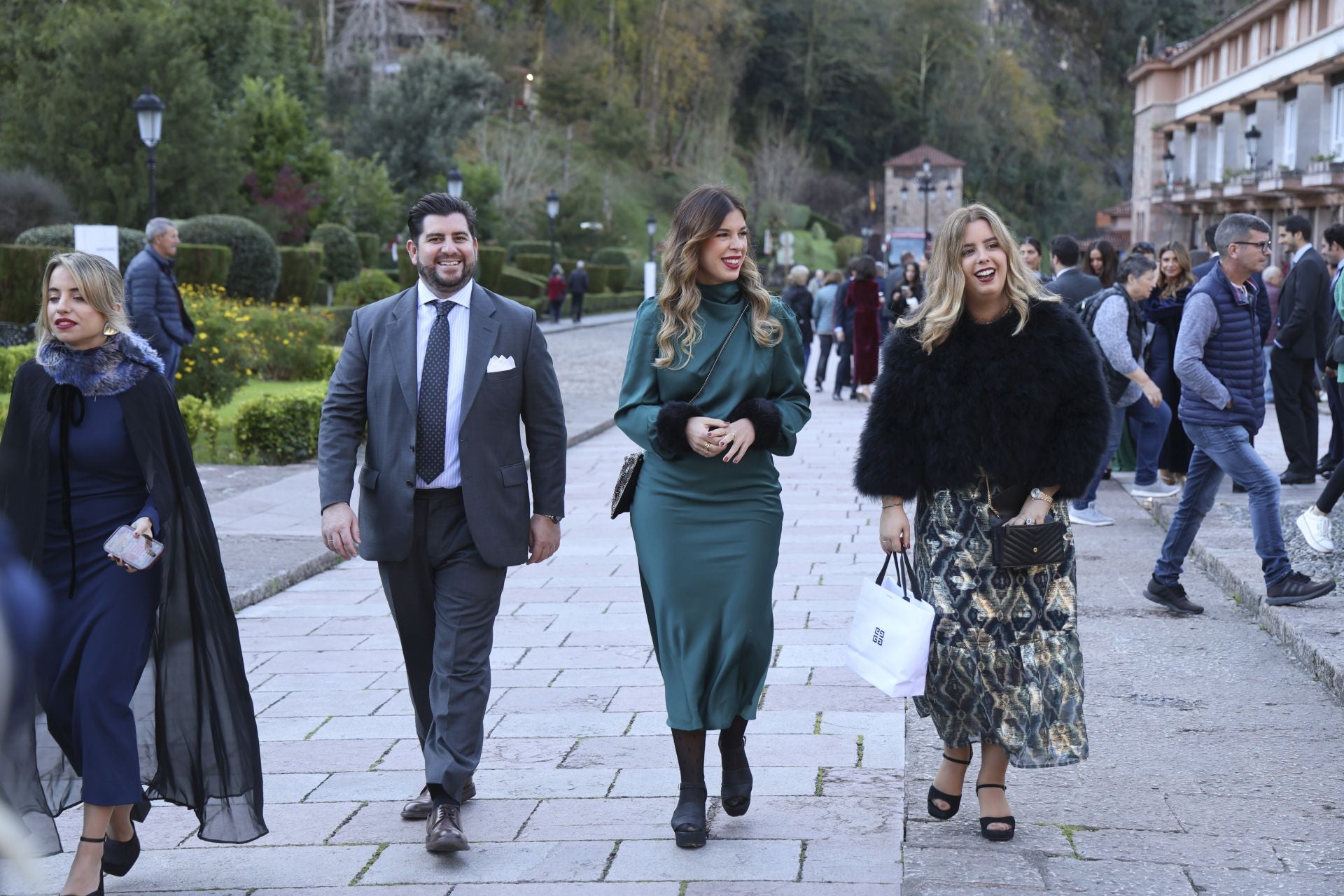 Boda de ensueño en Covadonga: Luz Cano y Alejandro Merino se casan en el Santuario