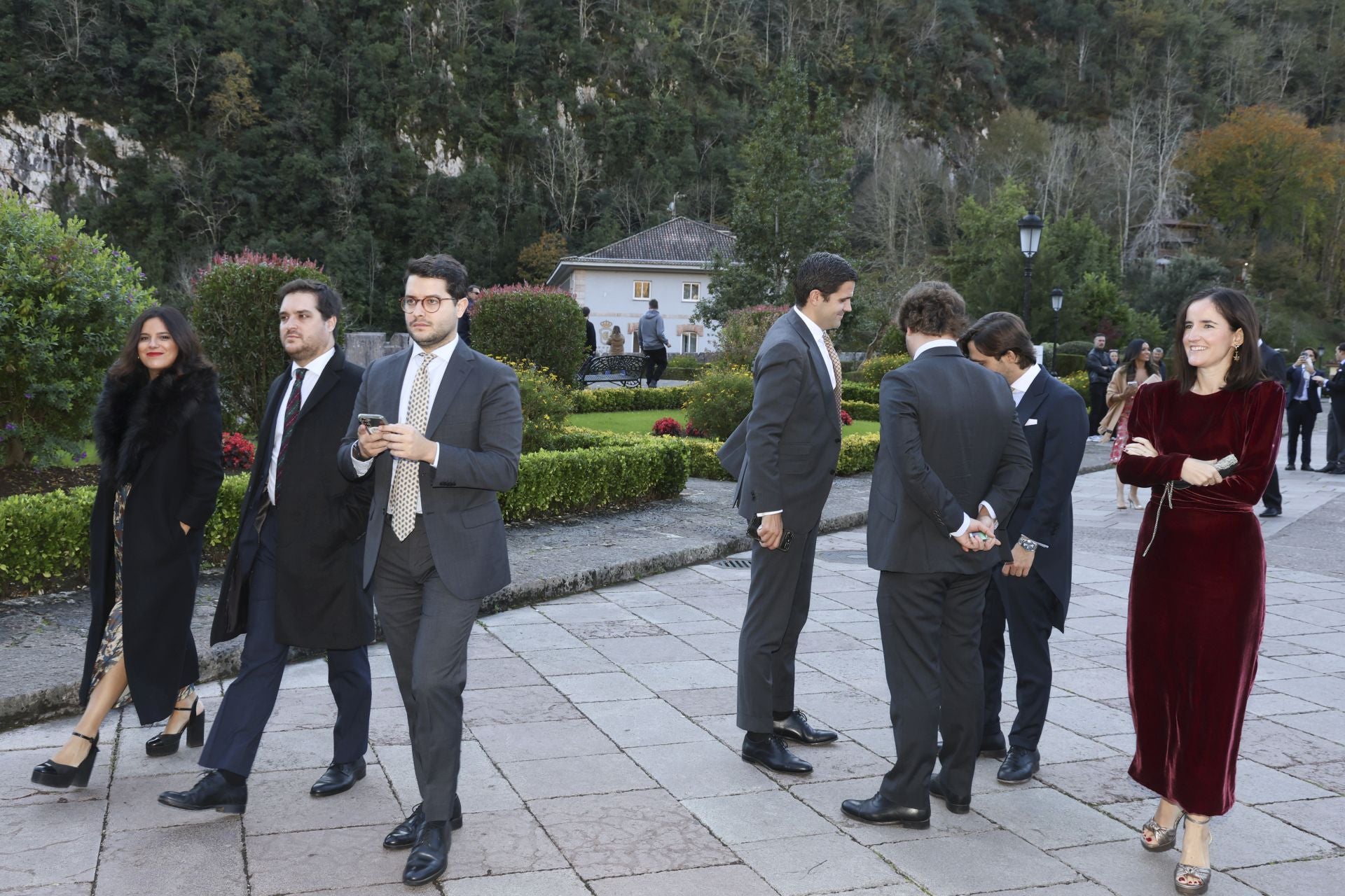 Boda de ensueño en Covadonga: Luz Cano y Alejandro Merino se casan en el Santuario