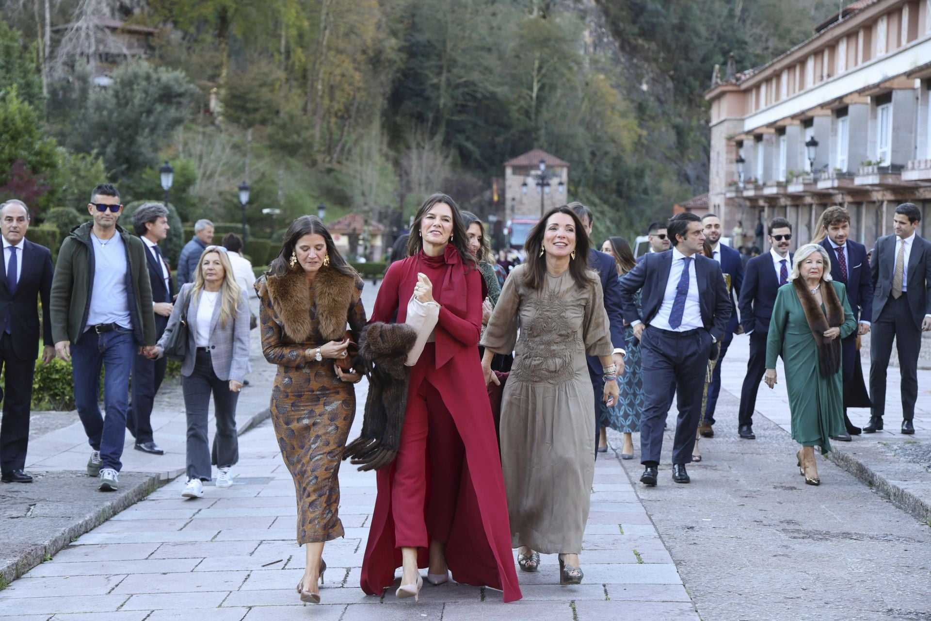 Boda de ensueño en Covadonga: Luz Cano y Alejandro Merino se casan en el Santuario