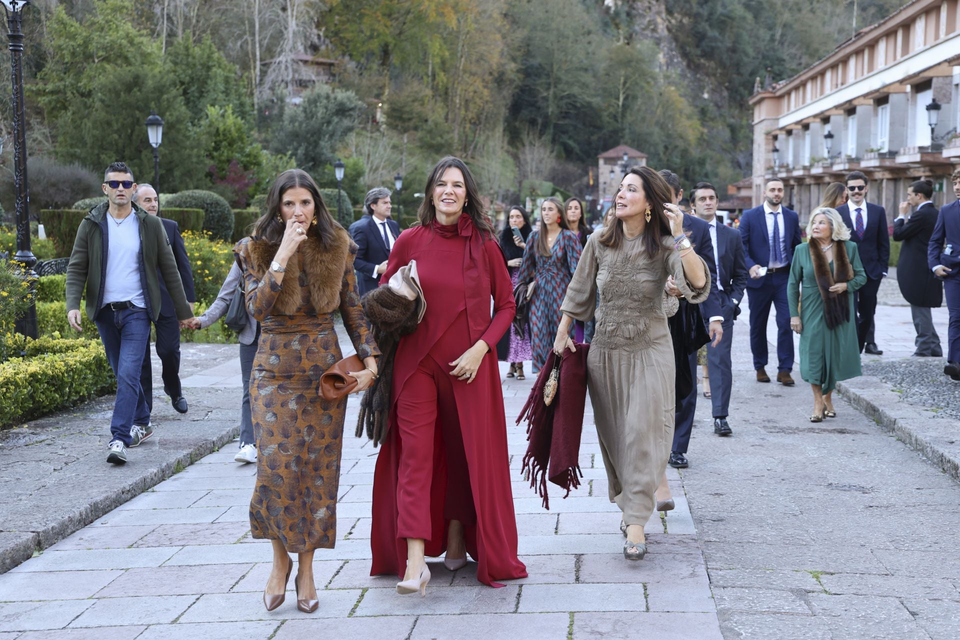 Boda de ensueño en Covadonga: Luz Cano y Alejandro Merino se casan en el Santuario