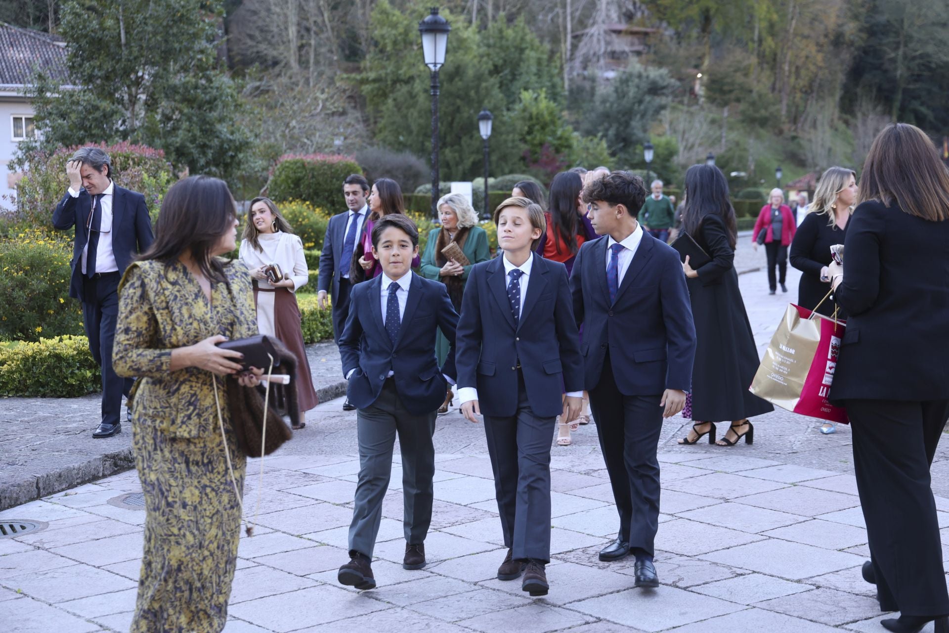 Boda de ensueño en Covadonga: Luz Cano y Alejandro Merino se casan en el Santuario