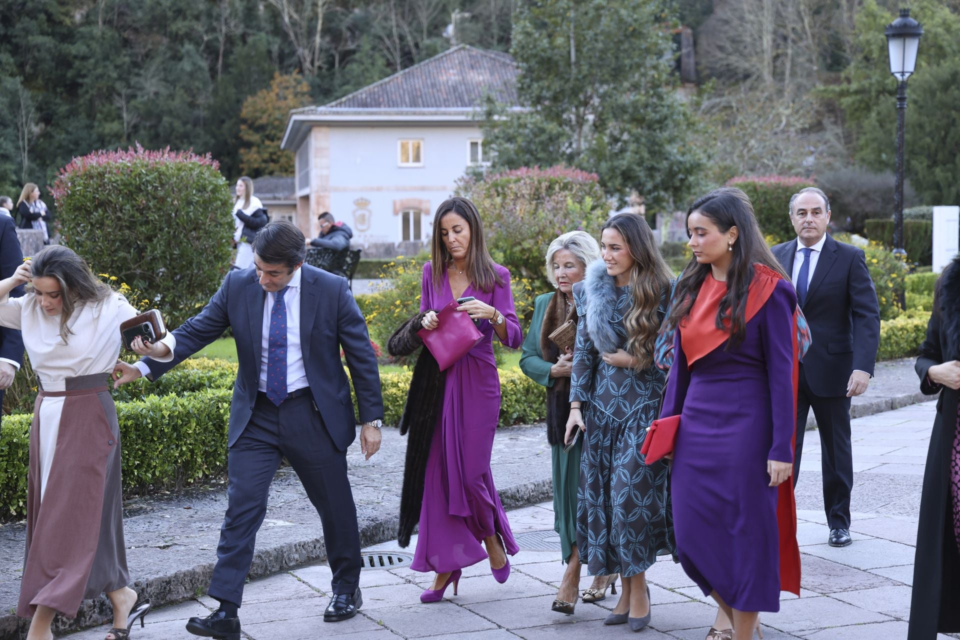 Boda de ensueño en Covadonga: Luz Cano y Alejandro Merino se casan en el Santuario