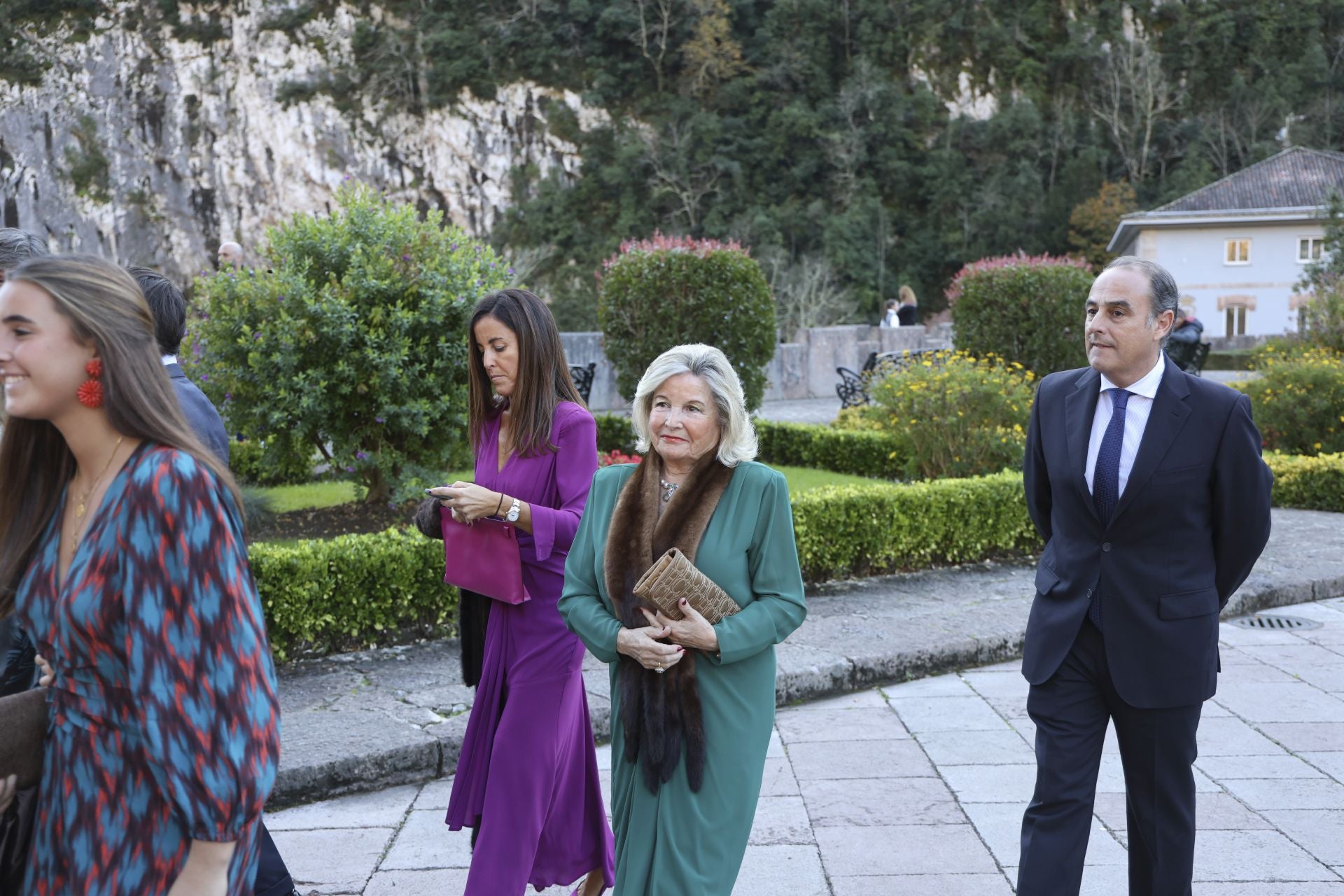 Boda de ensueño en Covadonga: Luz Cano y Alejandro Merino se casan en el Santuario