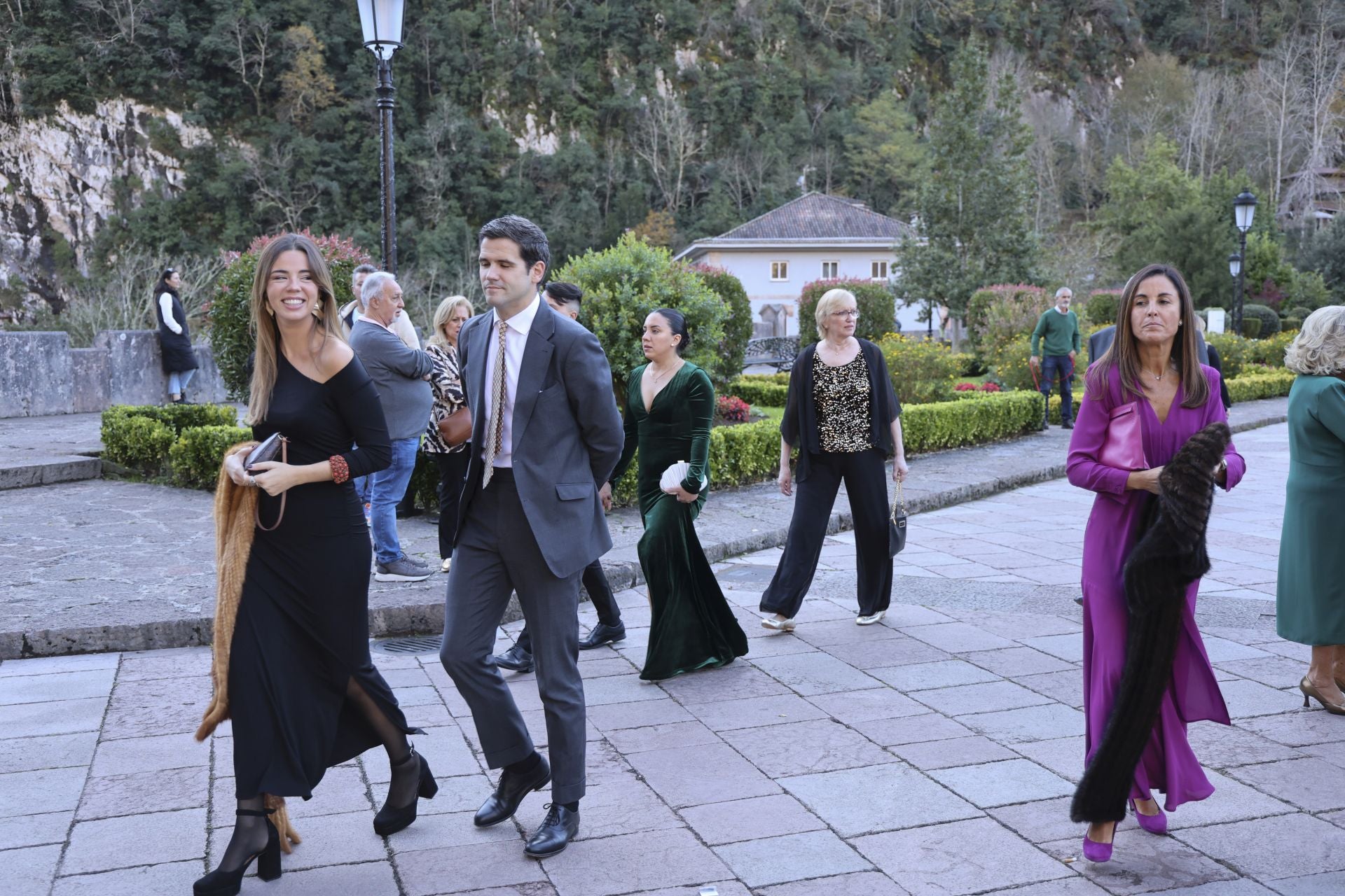 Boda de ensueño en Covadonga: Luz Cano y Alejandro Merino se casan en el Santuario