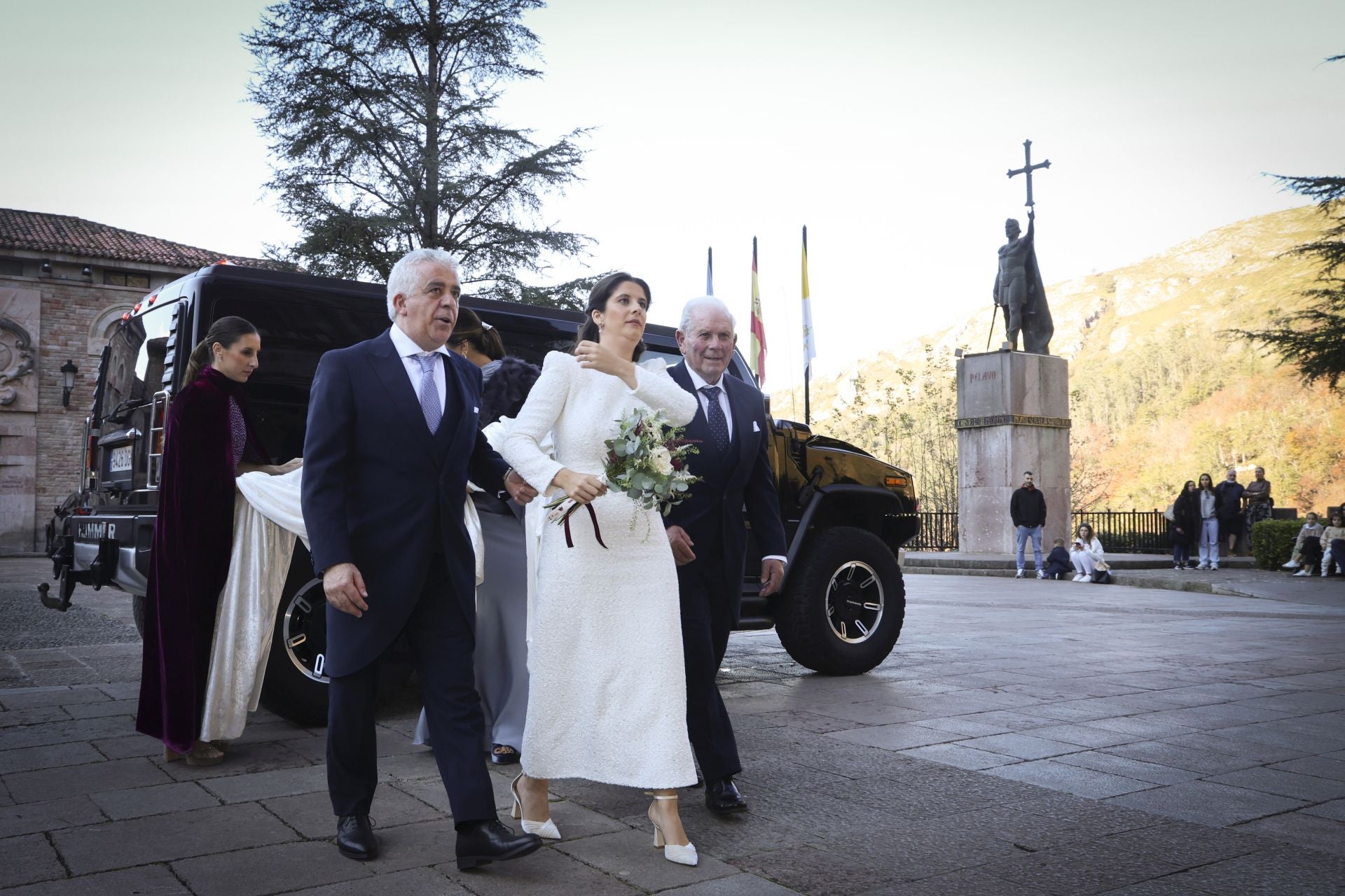 Boda de ensueño en Covadonga: Luz Cano y Alejandro Merino se casan en el Santuario