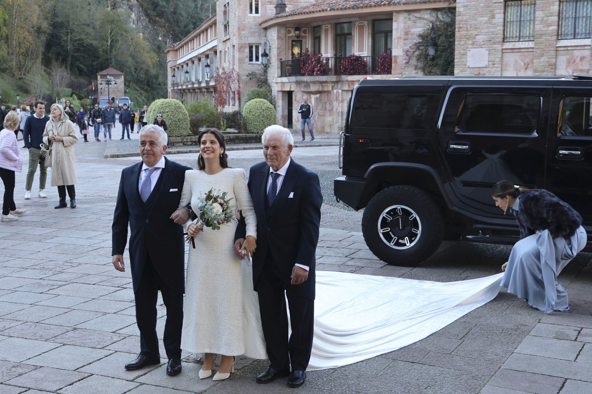 Boda de ensueño en Covadonga: Luz Cano y Alejandro Merino se casan en el Santuario