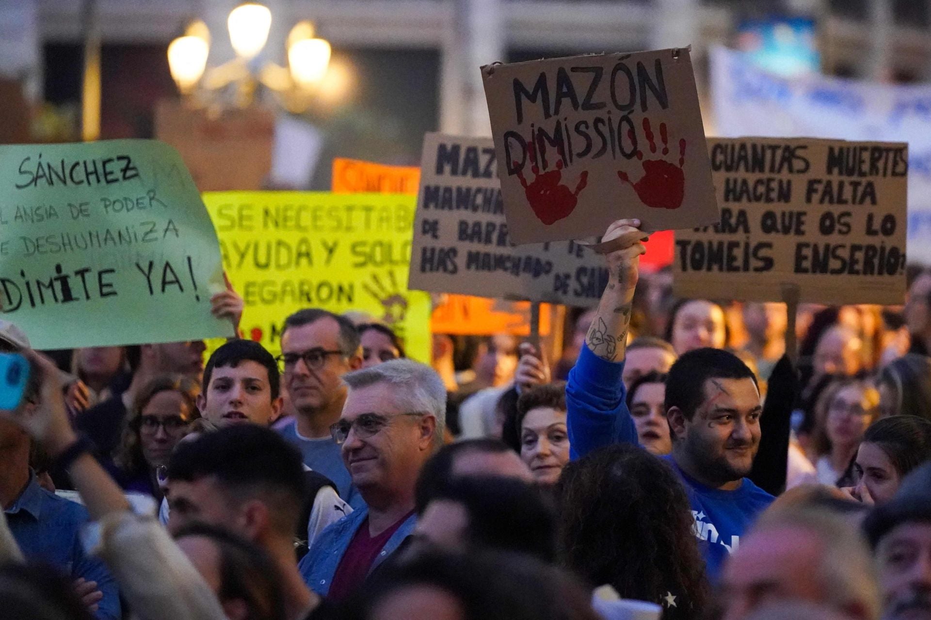 Así ha sido la multitudinaria manifestación en Valencia contra Carlos Mazón