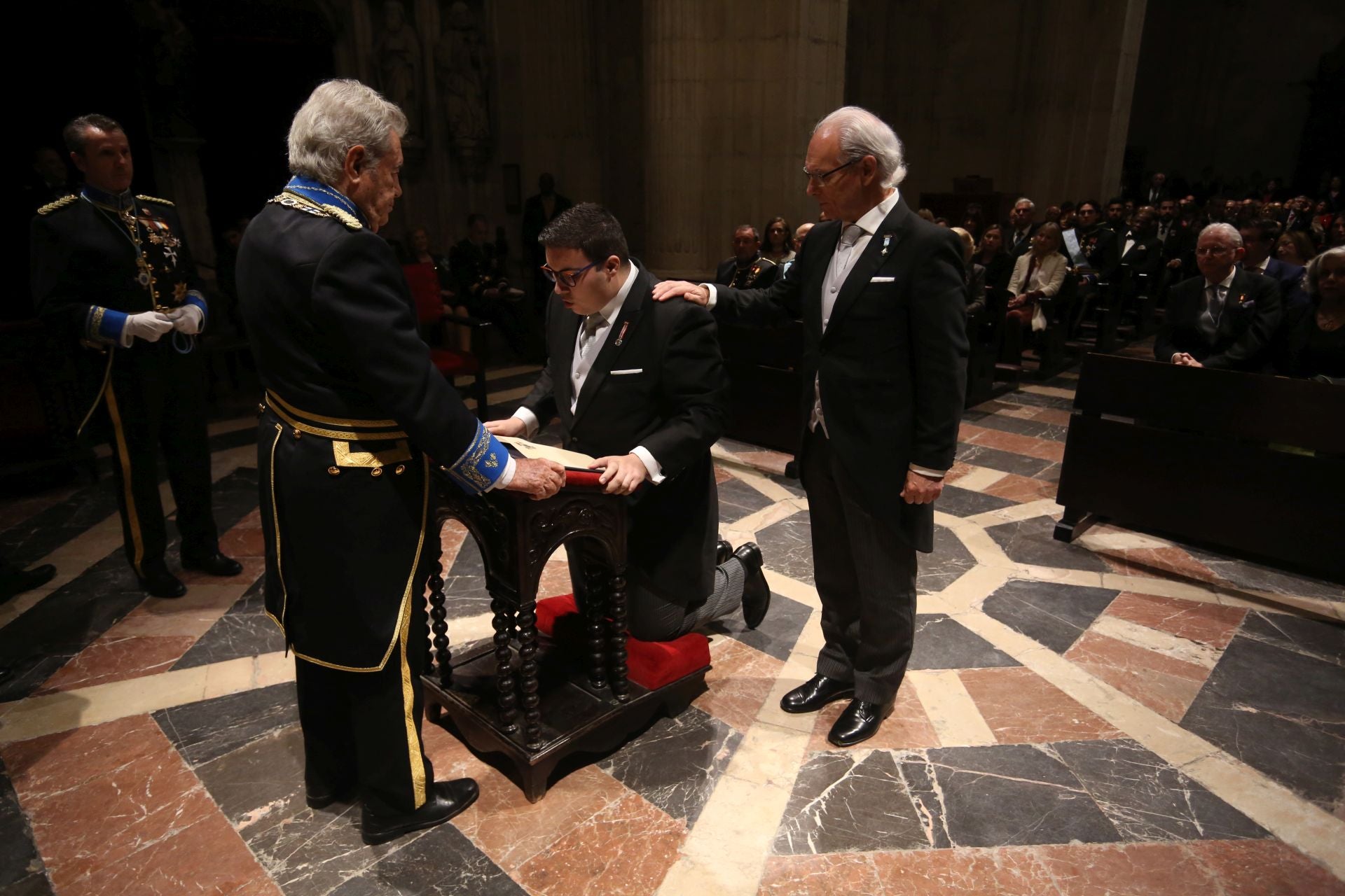 El Real Cuerpo de la Nobleza entrega en Oviedo las medallas a los nuevos Caballeros y Damas