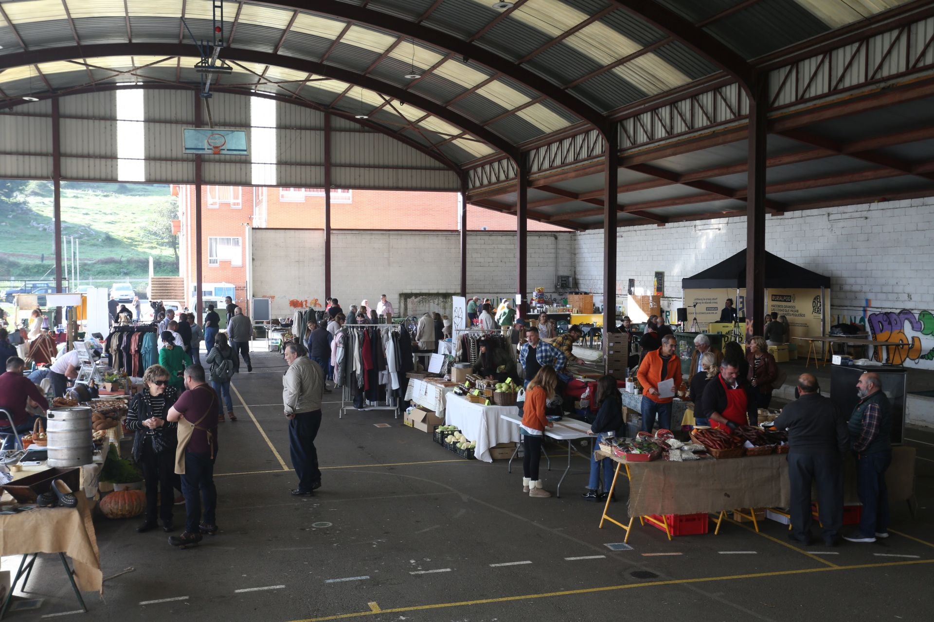 XXIV Certamen Exposición de la Castaña Valduna en Santullano