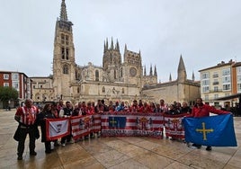 La afición del Sporting inunda Burgos de rojiblanco