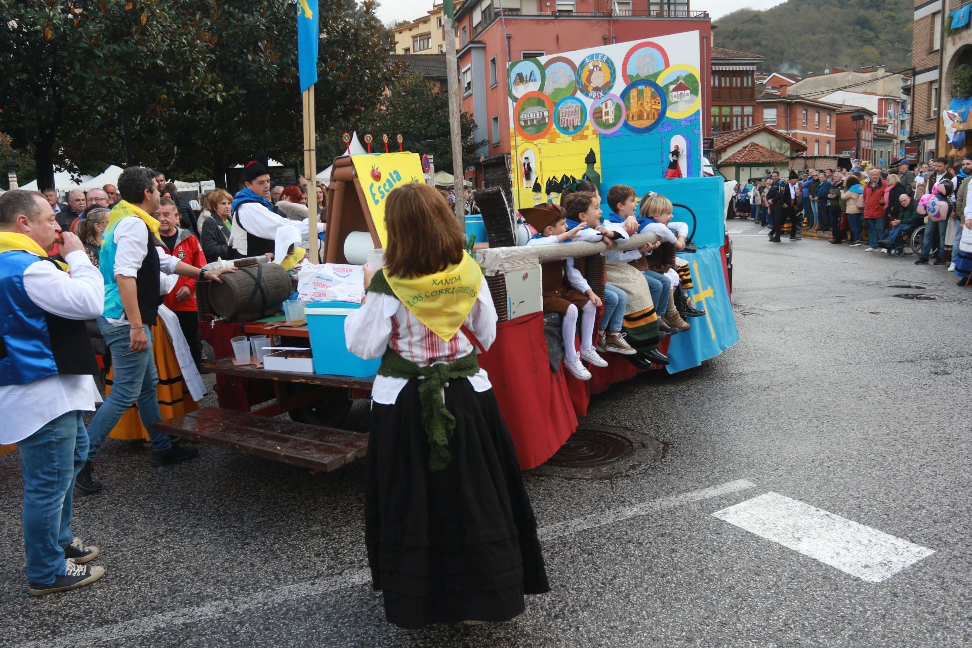 Moreda de Aller se echa a las calles para celebrar los Humanitarios