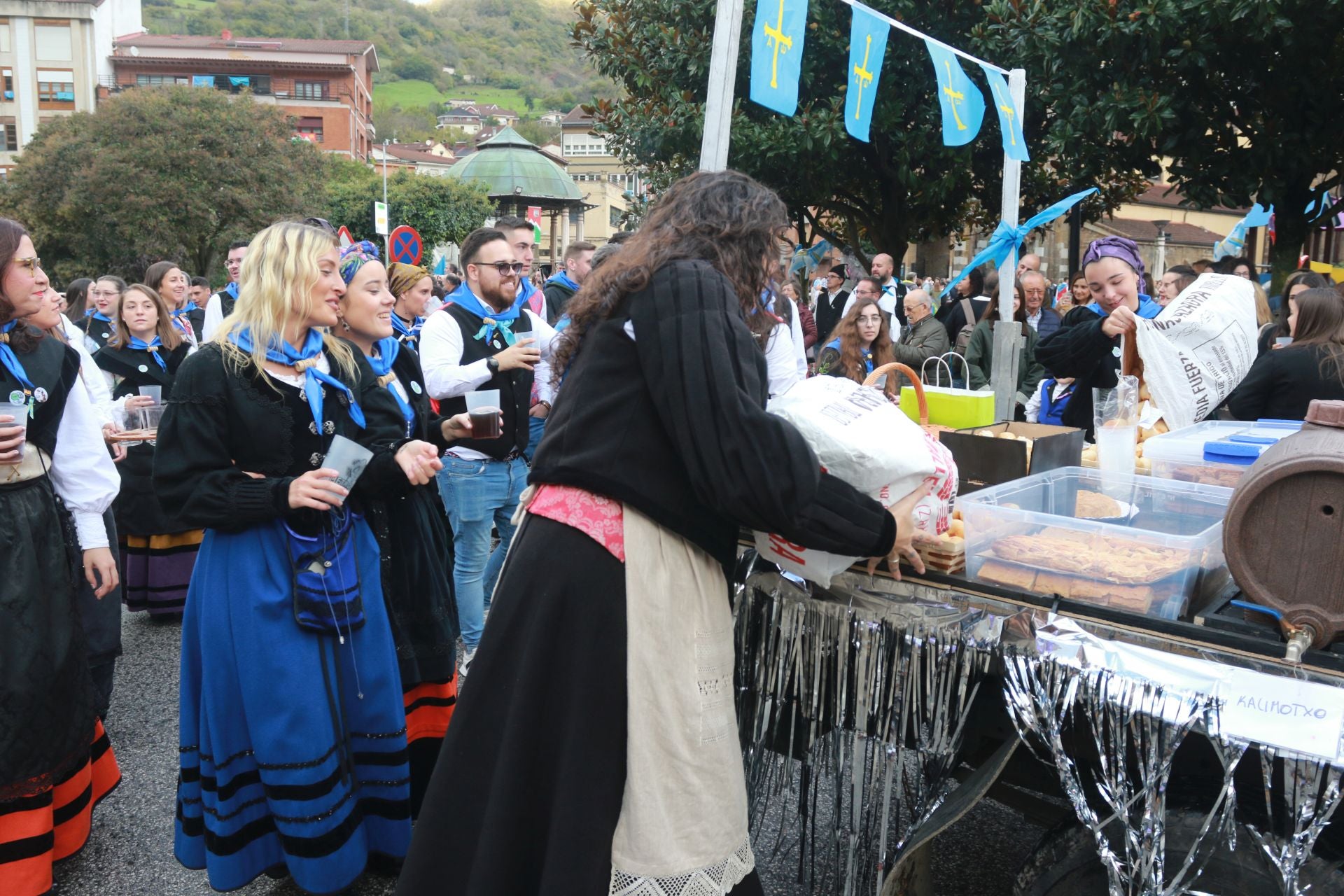 Moreda de Aller se echa a las calles para celebrar los Humanitarios