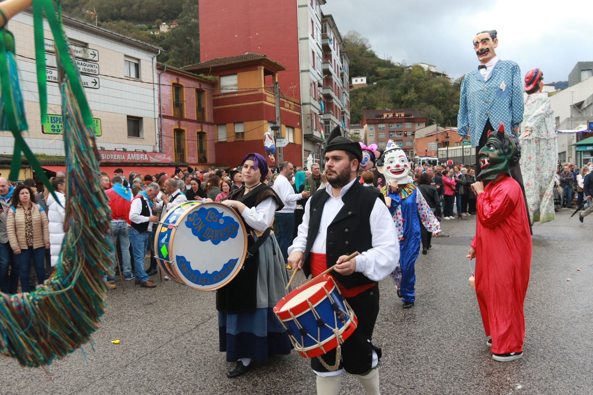 Moreda de Aller se echa a las calles para celebrar los Humanitarios