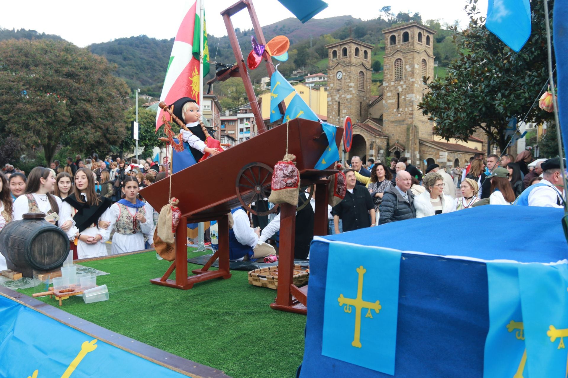 Moreda de Aller se echa a las calles para celebrar los Humanitarios