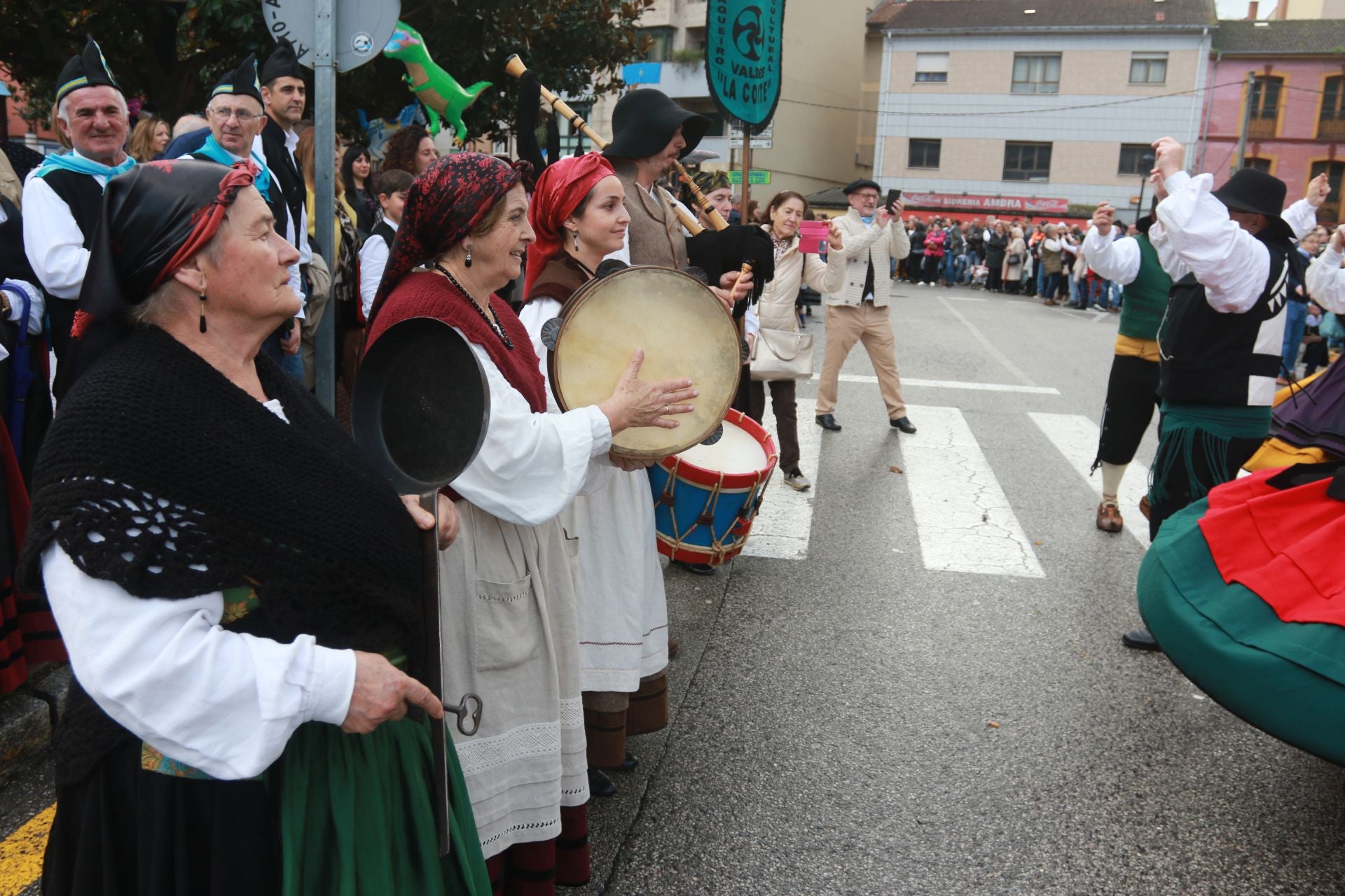 Moreda de Aller se echa a las calles para celebrar los Humanitarios