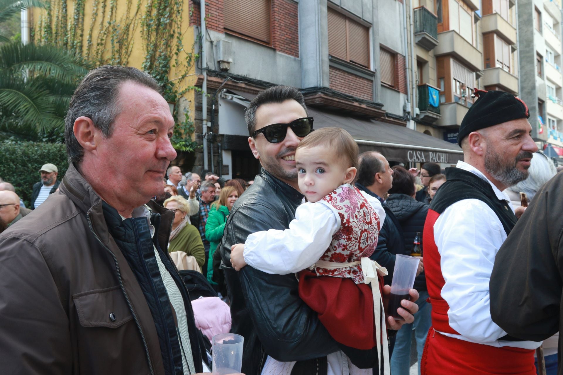 Moreda de Aller se echa a las calles para celebrar los Humanitarios