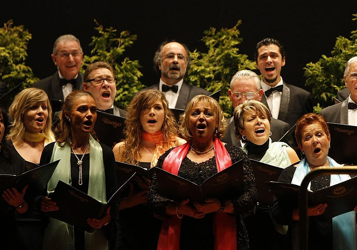 Participantes en una pasada edición del Certamen Coral Villa de Avilés.
