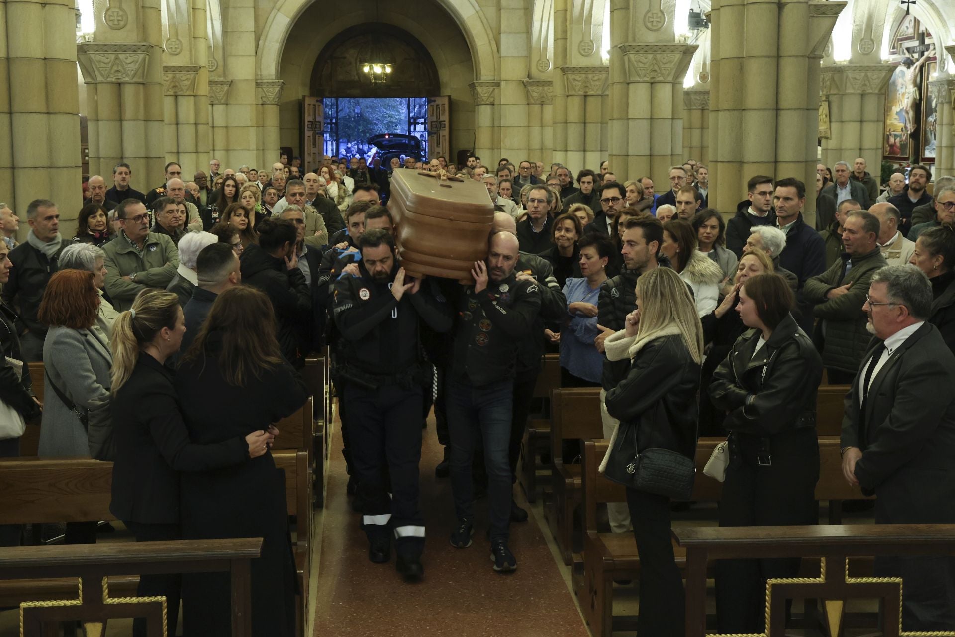 Multitudinario adiós en Gijón al Policía Local Gilberto González