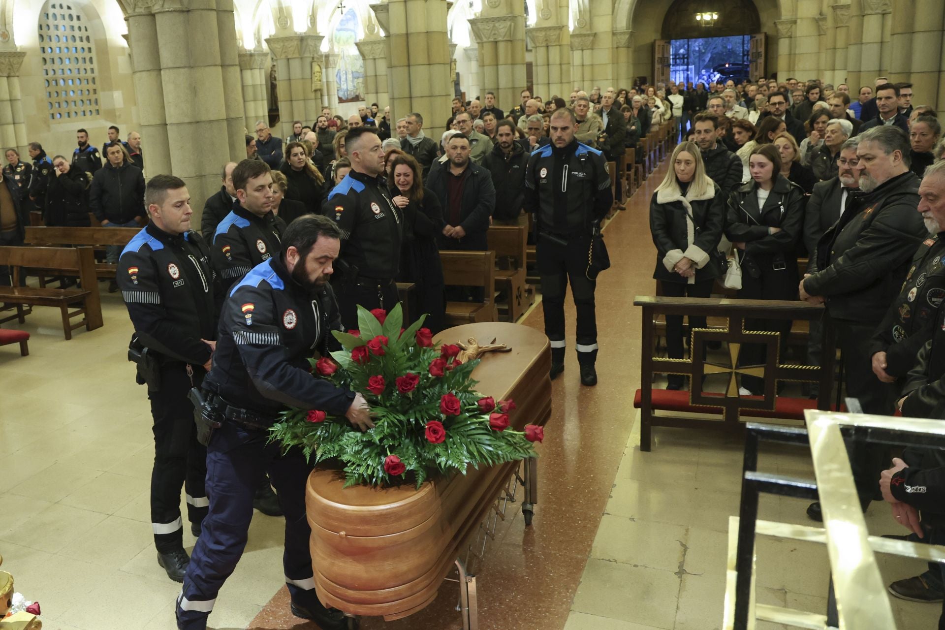 Multitudinario adiós en Gijón al Policía Local Gilberto González