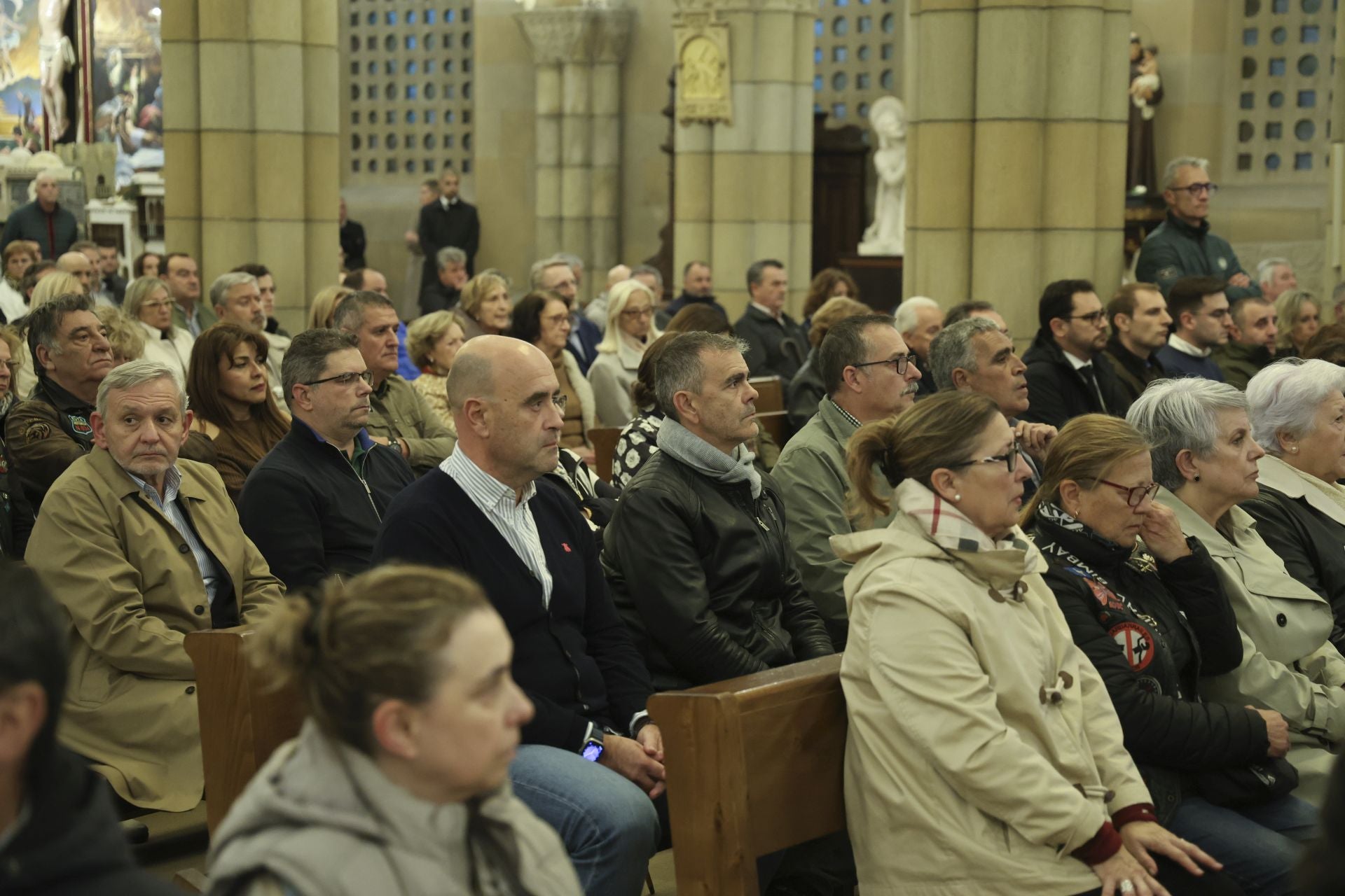 Multitudinario adiós en Gijón al Policía Local Gilberto González