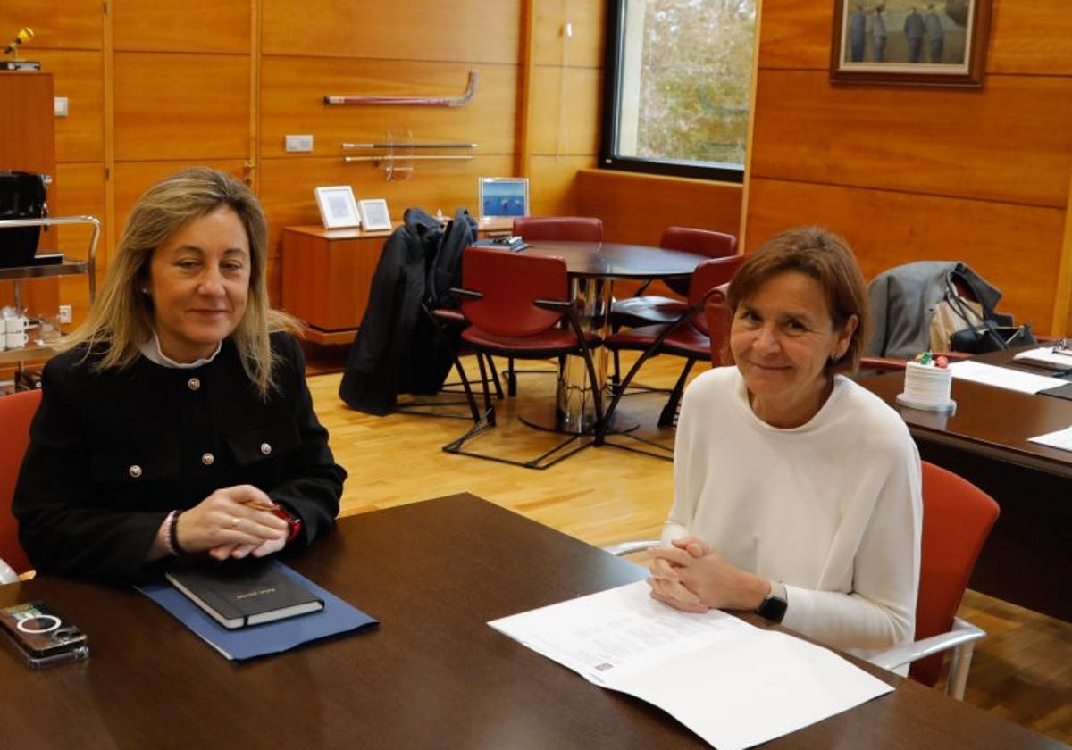 La consejera de Educación y la alcaldesa de Gijón.