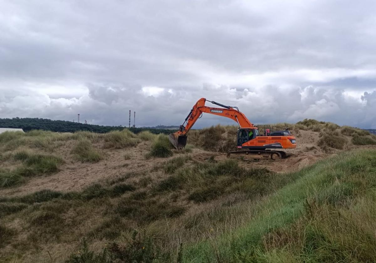El Puerto de Avilés empieza a devolver a Salinas su arena