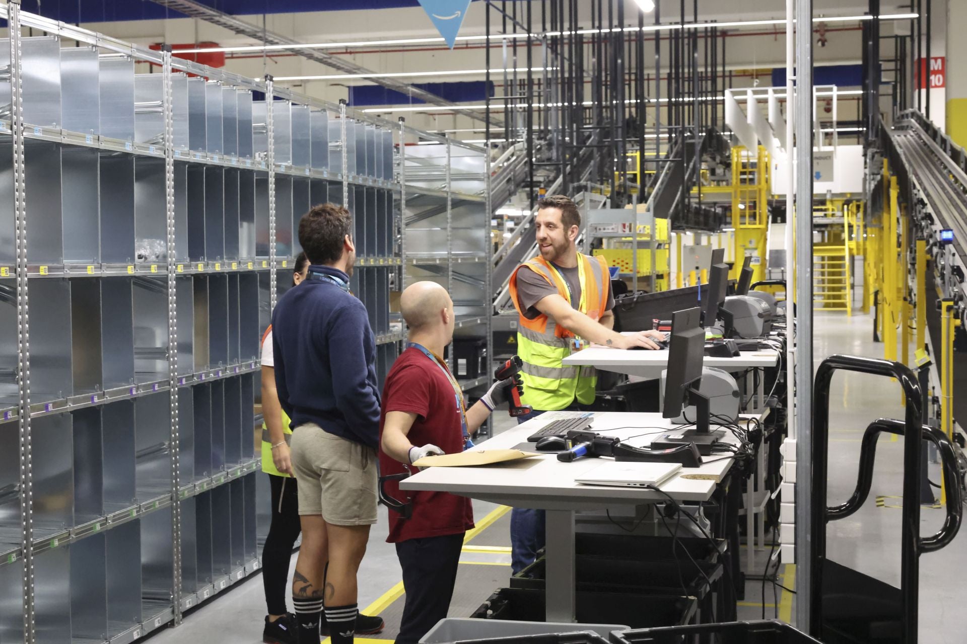 Inauguración oficial del centro logístico Amazon en Siero