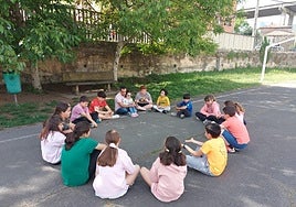 Prueba del lumicrómetro en el patrio del colegio rural agrupado de Lena.